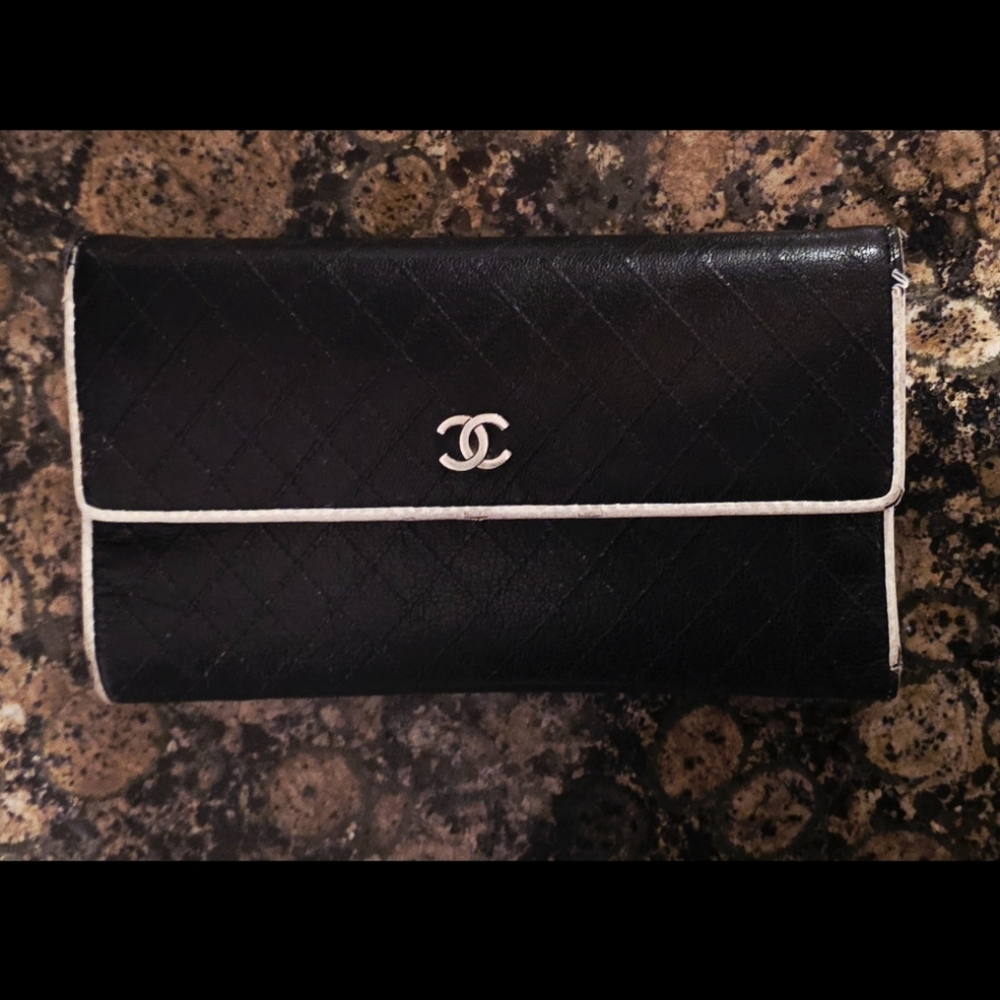 《EXCELLENT》Chanel Lamb Skin Black Quilted Leather Wallet Card Holder